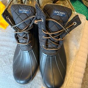 Sperry Olive Green Quilted Rain Boots with Multicolor Feather Print